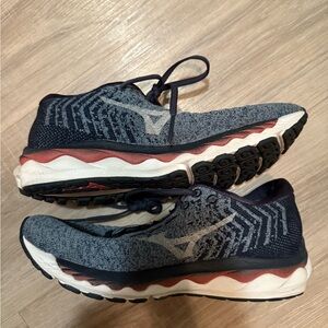 Mizuno Women’s Wave Sky Waveknit 3 Running Shoes – Size 9